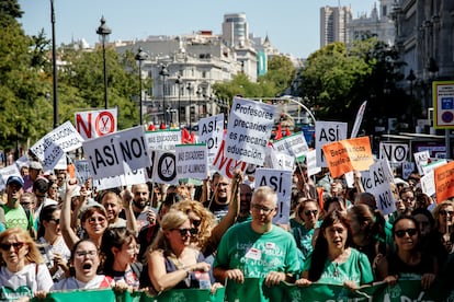 Multitud de personas se manifestaron contra la política educativa de la Comunidad de Madrid, el pasado día 10.