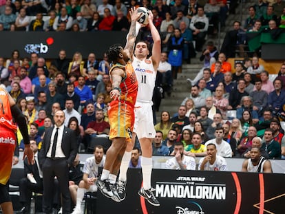 Hezonja lanza ante el Valencia en la Copa.