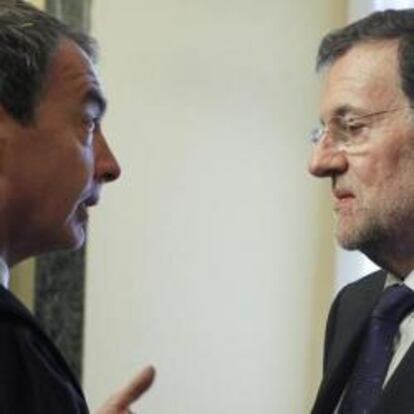 El presidente de Gobierno, Mariano Rajoy, con su predecesor en el cargo, José Luis Rodríguez Zapatero, en el Consejo de Estado.