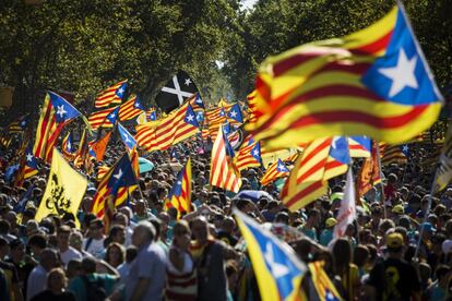 Ambiente durante la manifestación en el tramo de Gran Via (Barcelona).