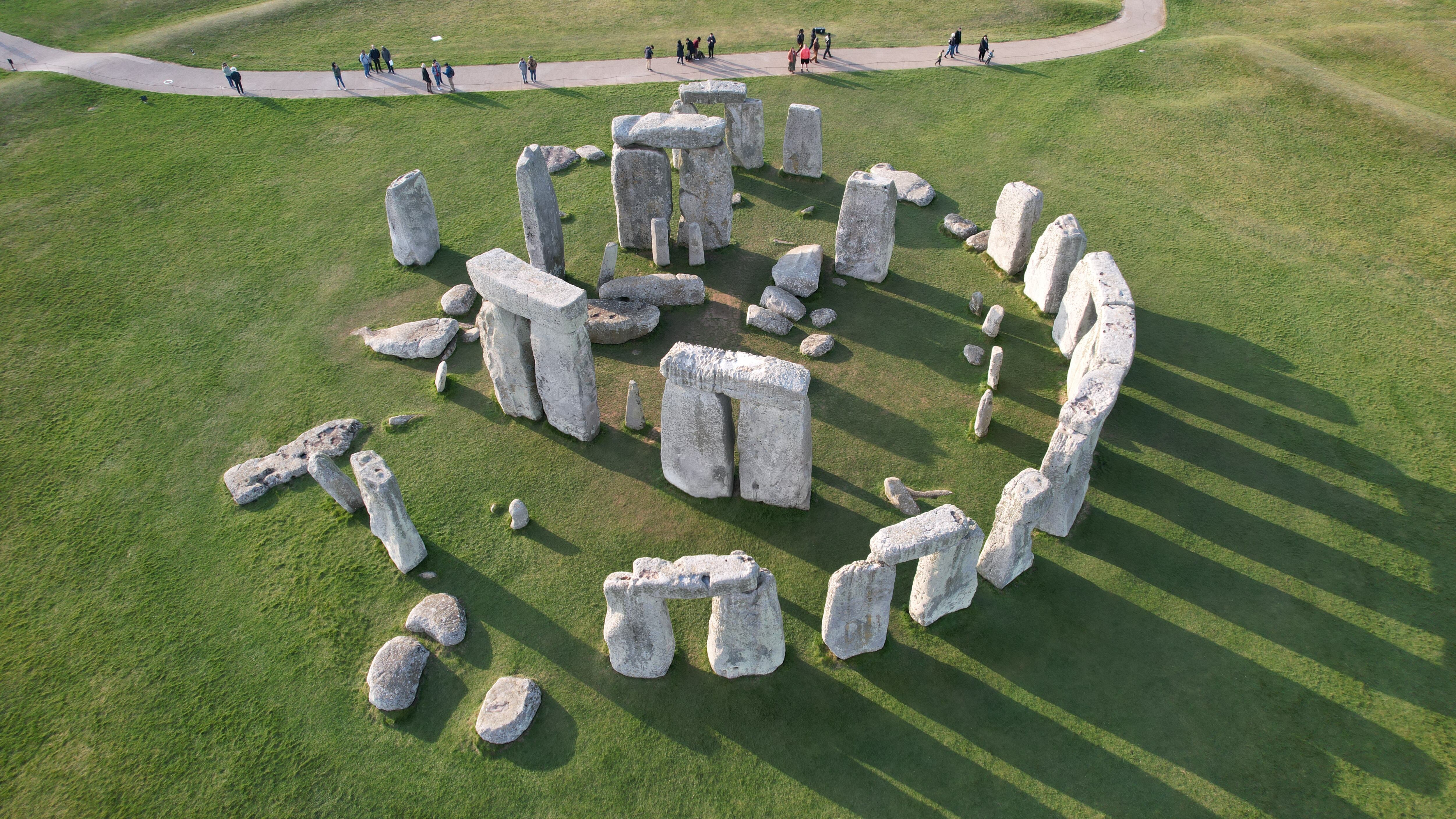 Nuevo misterio en Stonehenge: el altar de seis toneladas viajó más de 700 kilómetros 