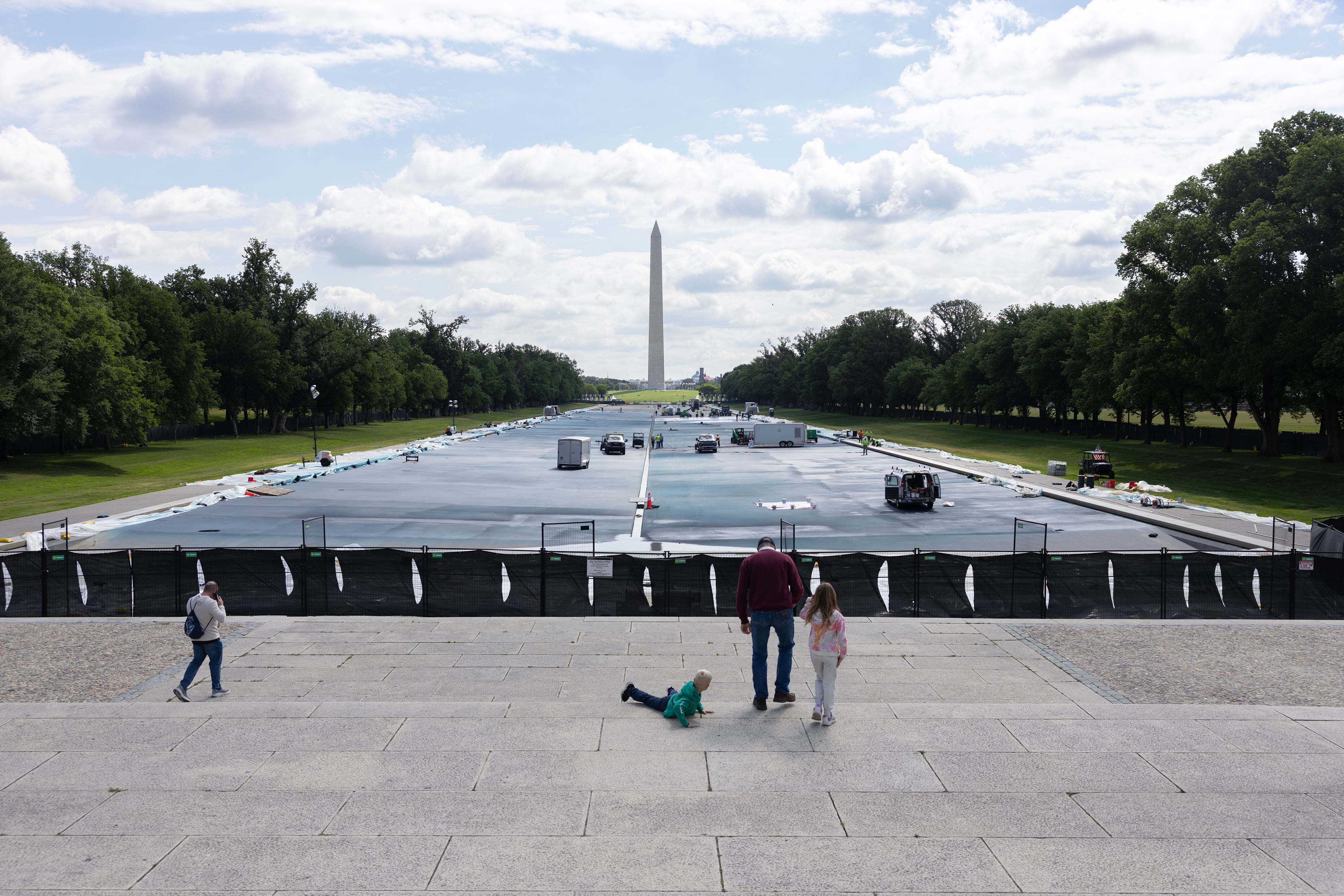 Renovación del estanque frente al monumento a Lincoln, en Washington.