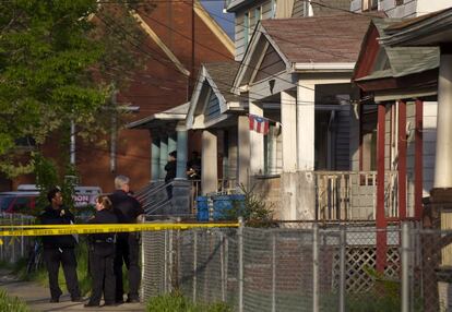 Registro de la casa donde han permanecido secuestradas durante más de diez años Amanda Berry, Georgina DeJesus y Michelle Knight en Cleveland, Ohio. Estados Unidos