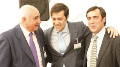 De izquierda a derecha, Josu Olazaran, Fernando García Macua y Jabyer Fernández, en la presentación de un proyecto de Afer.