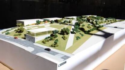 Maqueta del proyecto de viviendas y parque para las cocheras de Cuatro Caminos.
