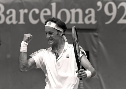 El español Jordi Arrese, en un lance del partido ante el mexicano Lavalle, durante los Juegos Olímpicos de Barcelona 1992.