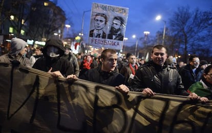 Miles de personas se manifiestan en Sofía el 21 de febrero en contra de la subida del precio de la la electricidad, los monopolios, la pobreza del país y la clase política.