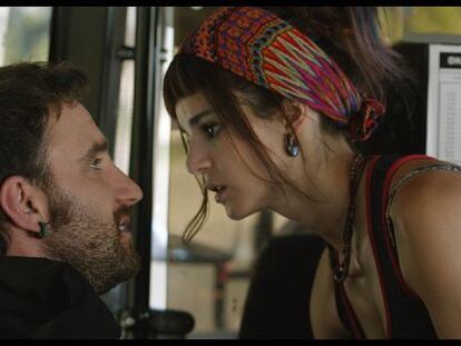 Fotograma de la película española " Ocho apellidos vasco" del director Emilio Martínez- Lázaro. En la escena, Dani Rovira y Clara Lago.