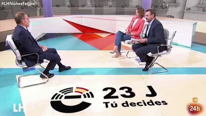 Silvia Intxaurrondo y Marc Sala, en un momento de su entrevista a Feijóo el pasado 17 de julio, en La 1 de TVE.