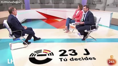 Silvia Intxaurrondo y Marc Sala, en un momento de su entrevista a Feijóo el pasado 17 de julio, en La 1 de TVE.