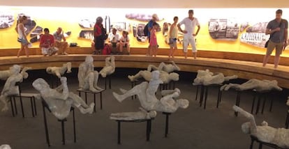 Yesos de las víctimas del Vesubio en la exposición Pompeya y Europa.