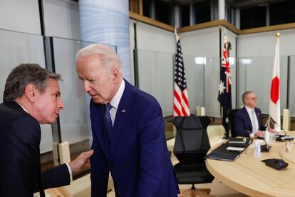 Joe Biden junto a Antony Blinken, durante una reunión de trabajo en la cumbre del G-7. 