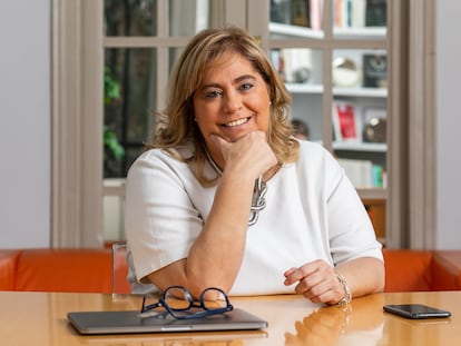 Bárbara Navarro asciende a directora general de Torres y Carrera, mientras que Xurxo Torres asume el cargo de consejero delegado de la firma. Navarro es socia desde 2021 y ha dirigido el área de consumo desde su incorporación a la compañía en 2018. Acumula más de 25 años de experiencia profesional, de los que la mayoría corresponden a su paso por Burson-Marsteller y Llorente y Cuenca. Es licenciada en Periodismo por la Universidad San Pablo CEU.