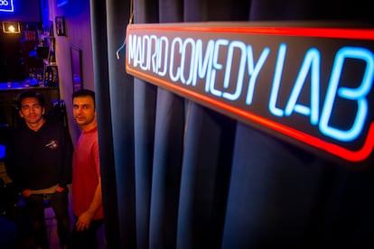 Xavi Jallois, a la izquierda, y Abdullah Ozturk, a la derecha, gerentes de Madrid Comedy Lab.