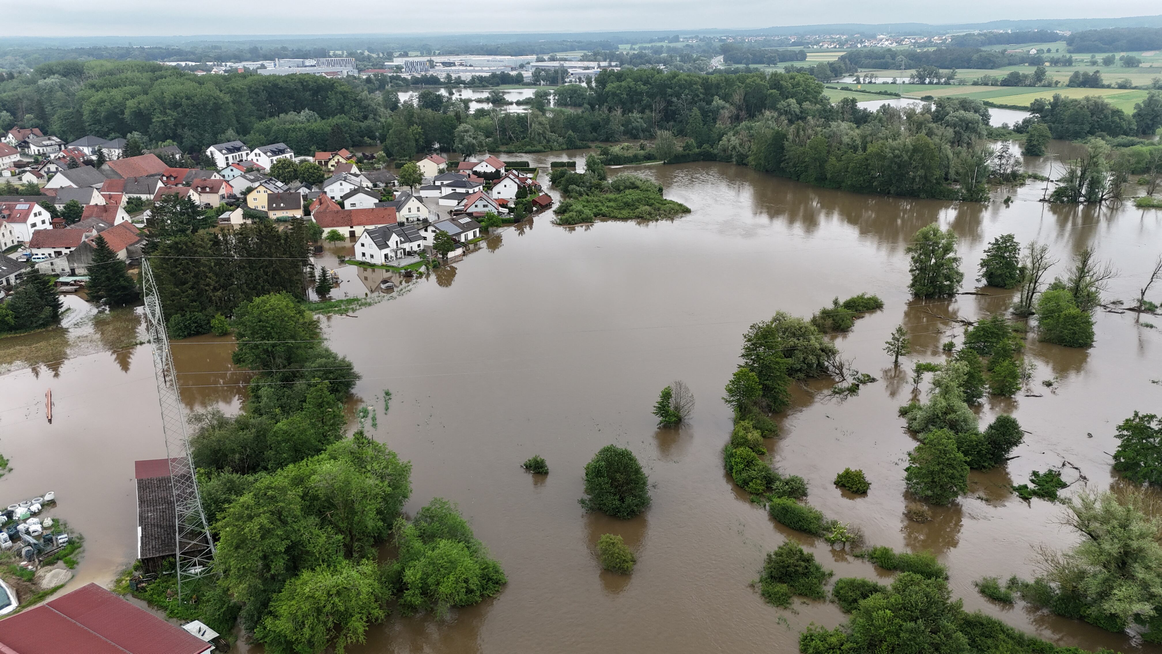 Vista aérea de una zona afectada por la crecida del río Paar tras las fuertes lluvias caídas en Gotteshofen, cerca de Ingolstadt, Baviera (Alemania).
