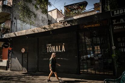 Vista de la fachada del cine Tonalá, en Ciudad de México, el 16 de noviembre de 2022.