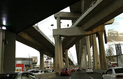 Vista general de un tramo de la estructura del Viaducto Bicentenario en el Estado de México, operado por la empresa OHL. EFE/Archivo