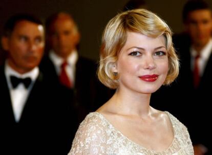 Michelle Williams reaparece en Cannes, casi cuatro meses después de la muerte de Heath Ledger.