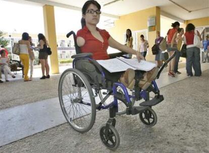 Lourdes Acosta estudia Derecho en Sevilla gracias a su esfuerzo y al apoyo de su familia.