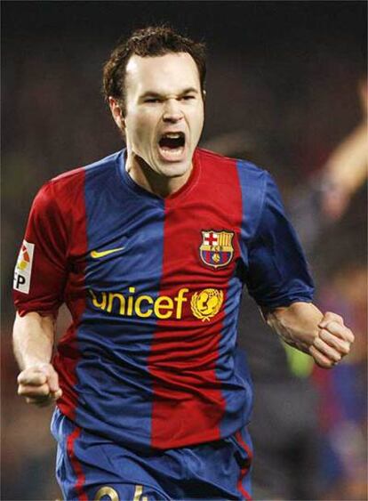 Iniesta festeja su gol