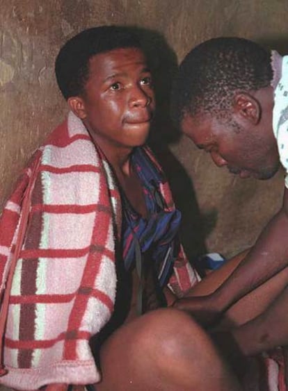 Circuncisión ritual de un joven xhosa en Suráfrica.