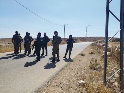 Soldados y policías israelíes cortan el acceso a la prensa y autoridades palestinas a Masafer Yatta.