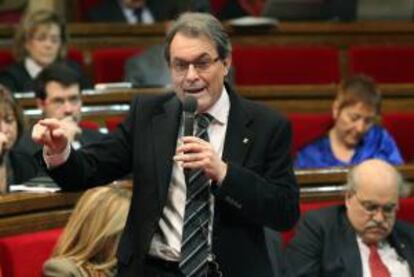 El presidente de la Generalitat Artur Mas, durante su intervencin en la sesin de control a su Gobierno celebrada hoy en el Parlament de Catalu?a.