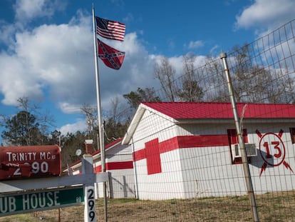 Una bandera confederada ondea, la semana pasada, en Carolina del Sur