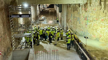 El túnel subterráneo en obras, que unirá la L10 de Metro con el resto de líneas.