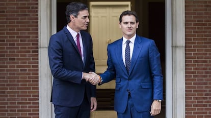 Pedro Sánchez and Albert Rivera at their meeting.