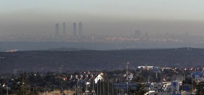 Contaminaci&oacute;n sobre Madrid vista desde Torrelodones. 