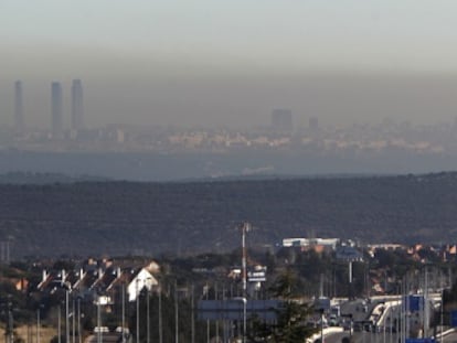 Contaminaci&oacute;n sobre Madrid vista desde Torrelodones. 