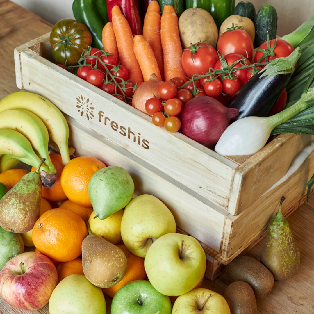 Una cesta de fruta y verdura de Freshis.