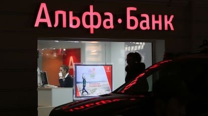 Una oficina de Alfa Bank, esta semana, en Mosc&uacute;.