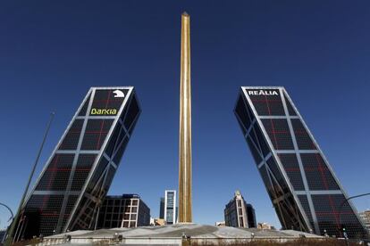 El Obelisco de Calatrava en la plaza de Castilla de Madid, regalo de Caja Madrid a la capital.