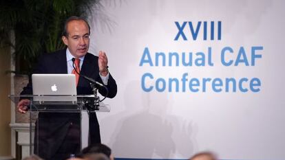 El expresidente Felipe Calder&oacute;n en la Conferencia CAF