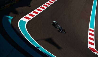 Lewis Hamilton, durante los entrenamientos del Gran Premio de Abu Dhabi de F1 2019.