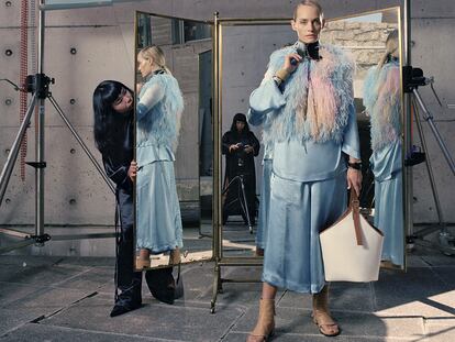 Amber Valletta, una musa evocadora en lo último de Loewe