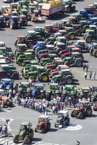 Tractorada en las inmediaciones de Santiago de Compostela.