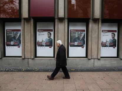 Una oficina bancaria en Madrid con su oferta de planes de pensiones