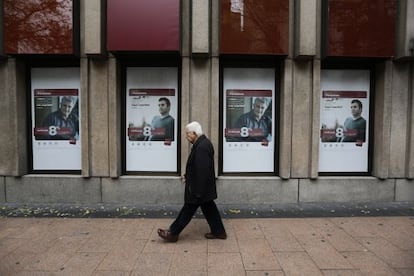 Una oficina bancaria en Madrid con su oferta de planes de pensiones