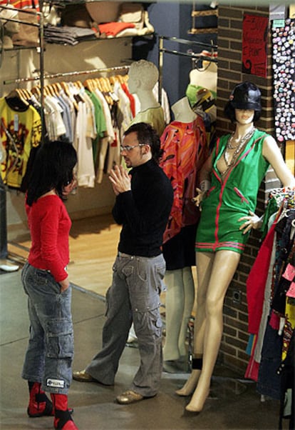 Interior del Mercado de Fuencarral, detonante del éxito de esta calle en la que la gente marca moda.