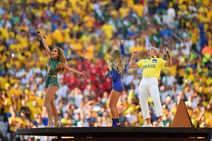 Os cantores Jenifer Lopez, Claudia Leite e Pitbull.