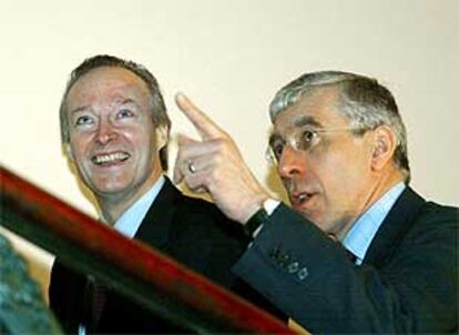 Josep Piqu y Jack Straw, momentos antes de comenzar su reunin en Londres.