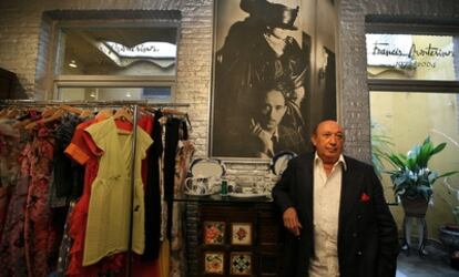 Francis Montesinos, en su tienda de Valencia.