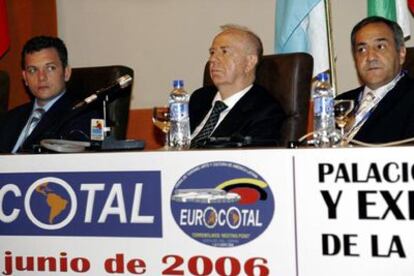 Acto de inauguración de la I Feria de Turismo, Arte y Cultura de América Latina en Europa, el pasado jueves en el Palacio de Congresos de Torremolinos (Málaga). A la derecha, el presidente de COTAL, Juan Carlos Suárez.