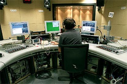 Interior de un estudio de Radio Barcelona.