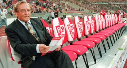 El presidente del VfB Stuttgart Gerhard Mayer Vorfelder, en 1997