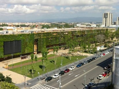 Jardí vertical de l'Smart Parc Tabacalera.