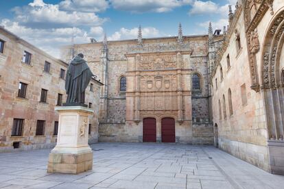 Vista de la Universidad de Salamanca, levantada en el siglo XVI. 